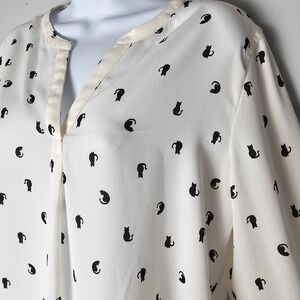 Banana Republic Boyfriend Fit Cream Black Cat Print Long Sleeve V Neck Top M